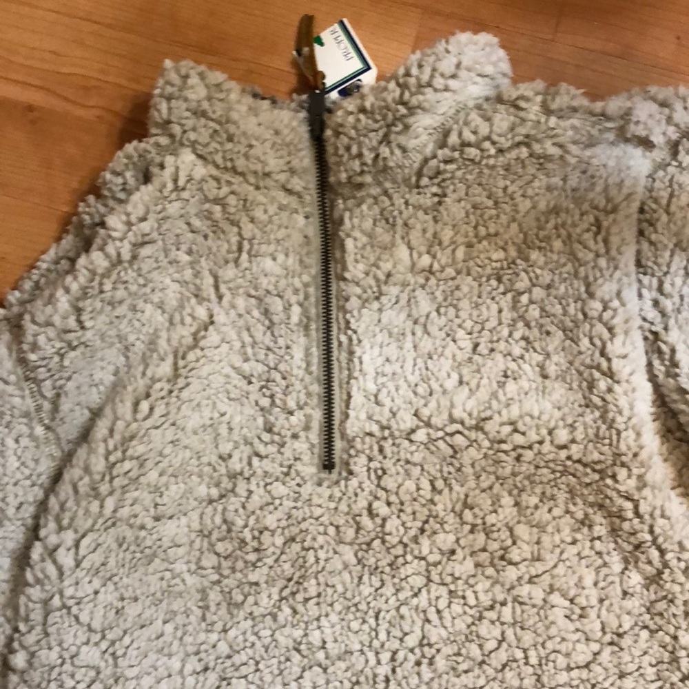 Fuzzy pullover - Picture 3 of 6